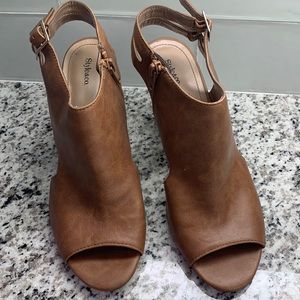 Style & Co open toe tan size 9 buckles around ankle heel 3 3/4 “ Gently Preowned